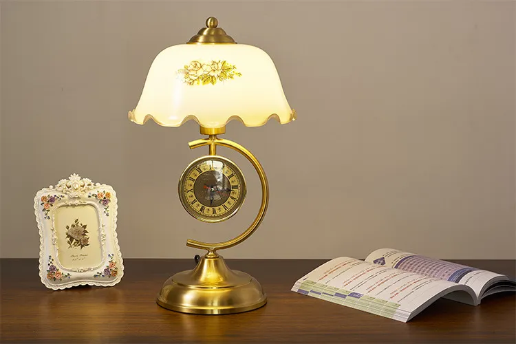 Elegant Vintage European Floral Metal Desk Lamp