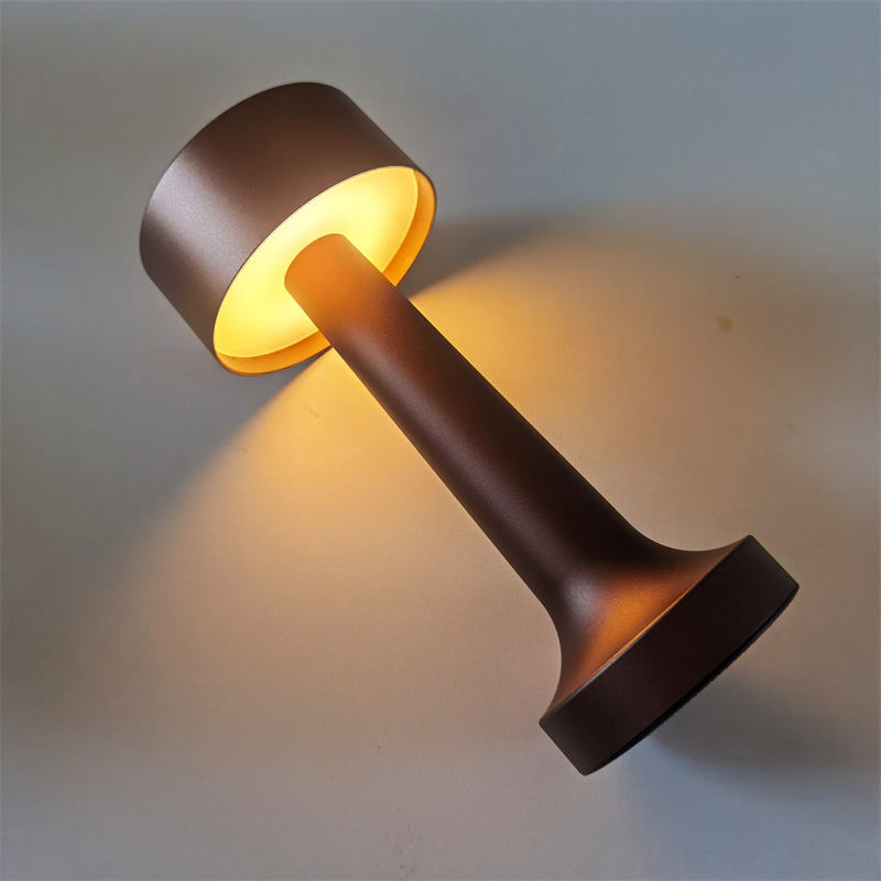 High Quality Aluminum Oxidation 5200mAh Battery Operated Rechargeable Restaurant Bar Decorative Wireless Charging LED Table Lamp