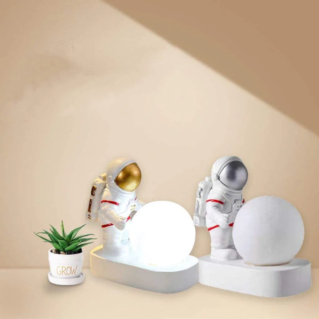 New Design Spaceman 3D Moon Lamp Astronaut Mood Table Lamp
