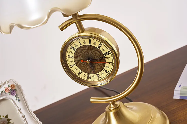 Elegant Vintage European Floral Metal Desk Lamp