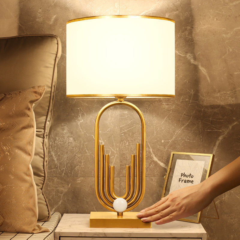 Vibrant Vintage Metal Lantern Table Lamp for Cozy Bedrooms