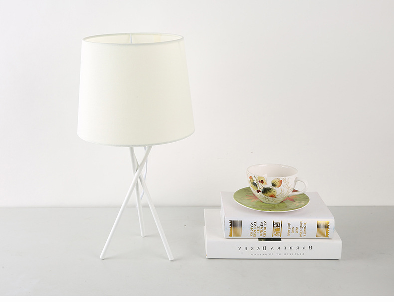 Nordic Simple Work Desk Lamp Iron Creative Bedroom Bedside Table Lamp Products