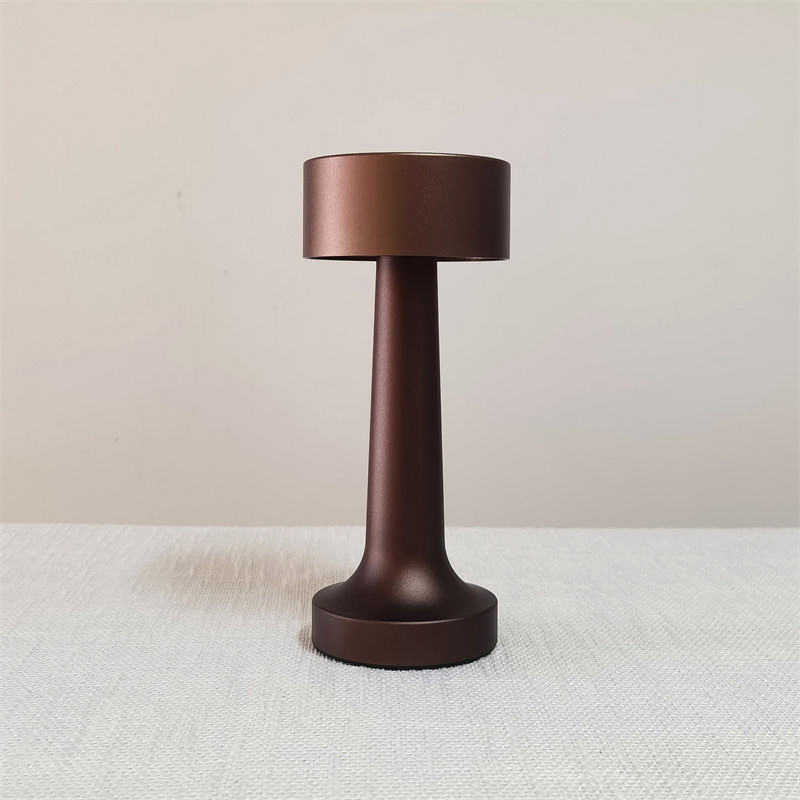High Quality Aluminum Oxidation 5200mAh Battery Operated Rechargeable Restaurant Bar Decorative Wireless Charging LED Table Lamp