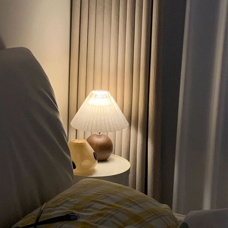 Vintage Solid Wood Floral Table Lamp High-End MID-Century Modern Design High-Value Night Light for Bedroom Living Room Bedside