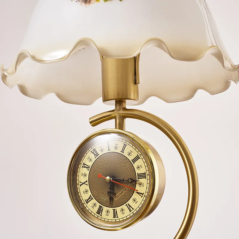 Elegant Vintage European Floral Metal Desk Lamp