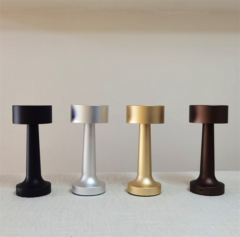 High Quality Aluminum Oxidation 5200mAh Battery Operated Rechargeable Restaurant Bar Decorative Wireless Charging LED Table Lamp