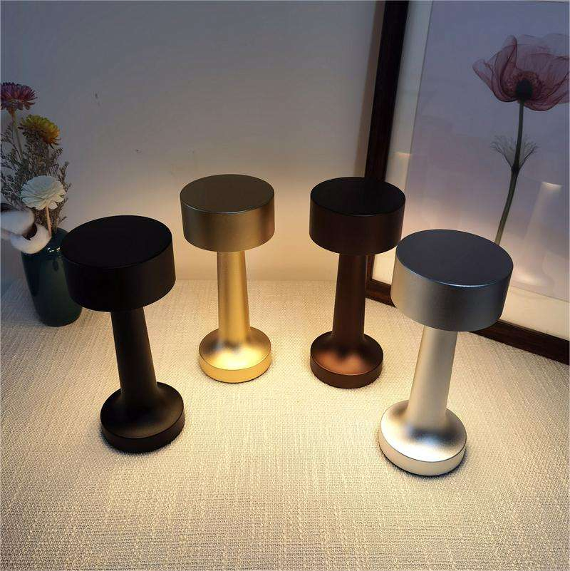 High Quality Aluminum Oxidation 5200mAh Battery Operated Rechargeable Restaurant Bar Decorative Wireless Charging LED Table Lamp