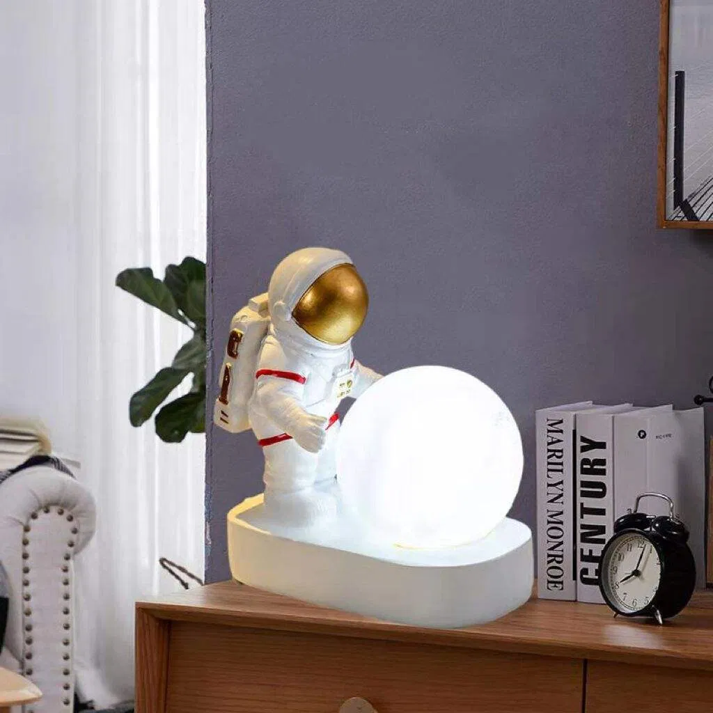 New Design Spaceman 3D Moon Lamp Astronaut Mood Table Lamp