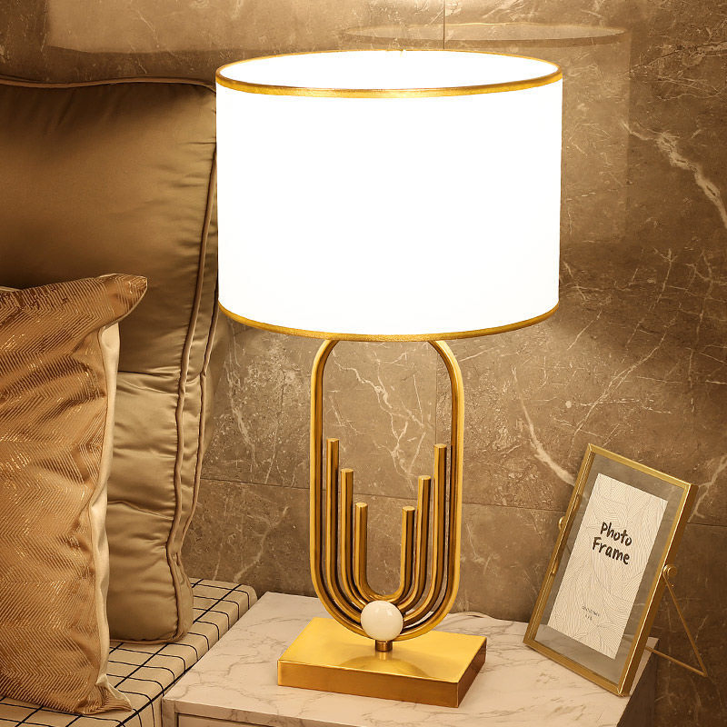 Vibrant Vintage Metal Lantern Table Lamp for Cozy Bedrooms