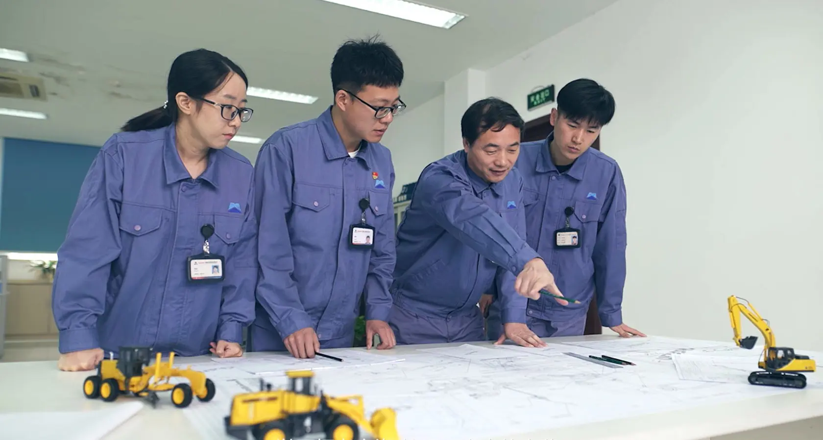 Saiqiang core adhesive product line including silicone sealant and polyurethane foam