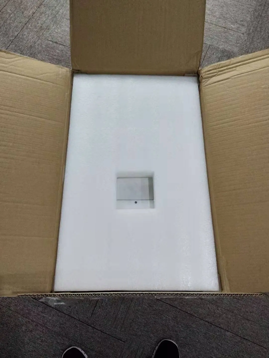 3.6kw 5kw Wall Mounted Solar Hybrid Inverter for Home Use with Parallel Function