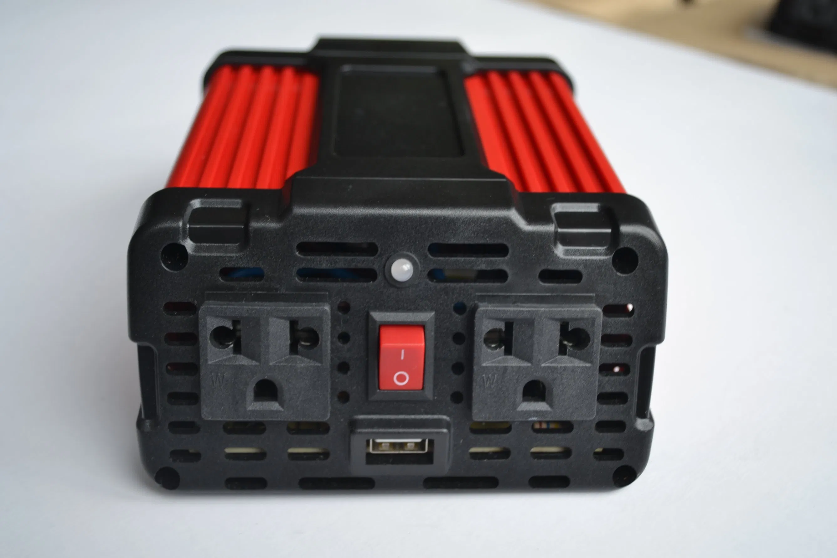 Modified Sine Wave Portable 300W-5000W 600wdc to AC Hybrid Solar Power Inverter