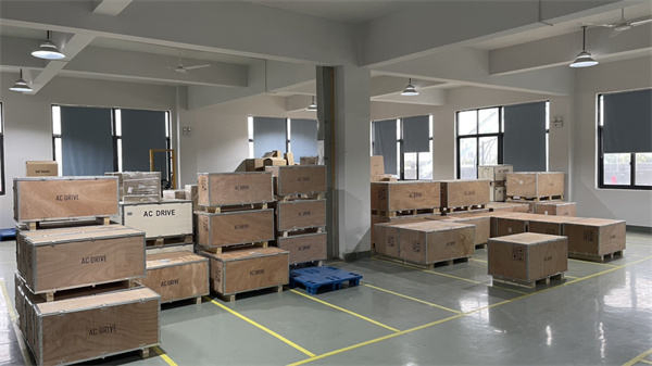 Hot Selling Solar Power Inverter 3kVA 24V High Frequency Hybrid Solar Power off Inverter Built in PWM Controller