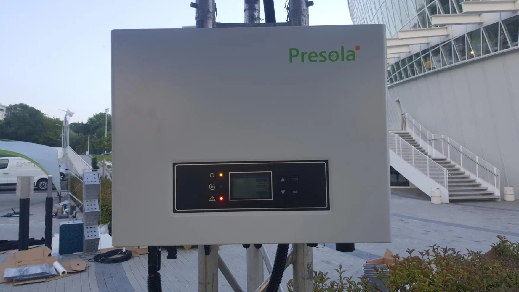 High Efficiency 4680W 4000W Solar Cells Inverter on Grid with High Quality Best Price with WiFi and DC Switch for Grid Tie Solar System Use