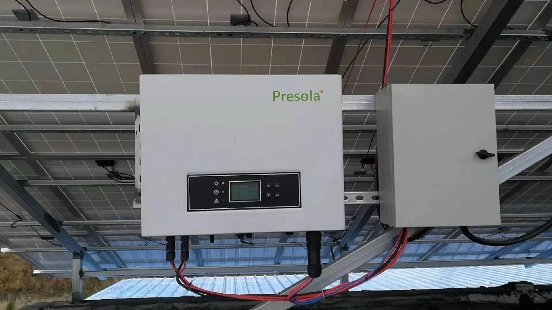 High Efficiency 4680W 4000W Solar Cells Inverter on Grid with High Quality Best Price with WiFi and DC Switch for Grid Tie Solar System Use