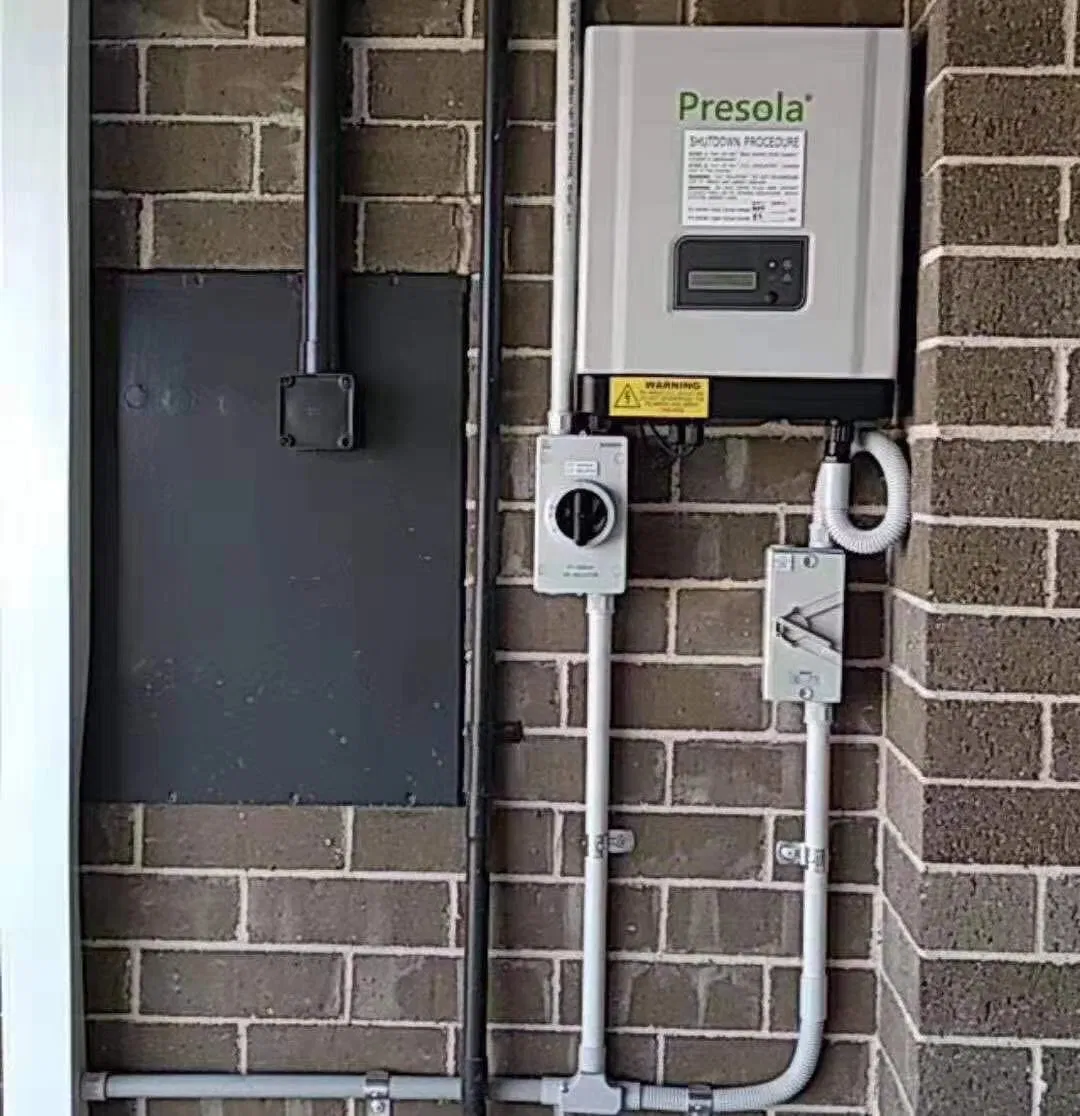 High Efficiency 4680W 4000W Solar Cells Inverter on Grid with High Quality Best Price with WiFi and DC Switch for Grid Tie Solar System Use