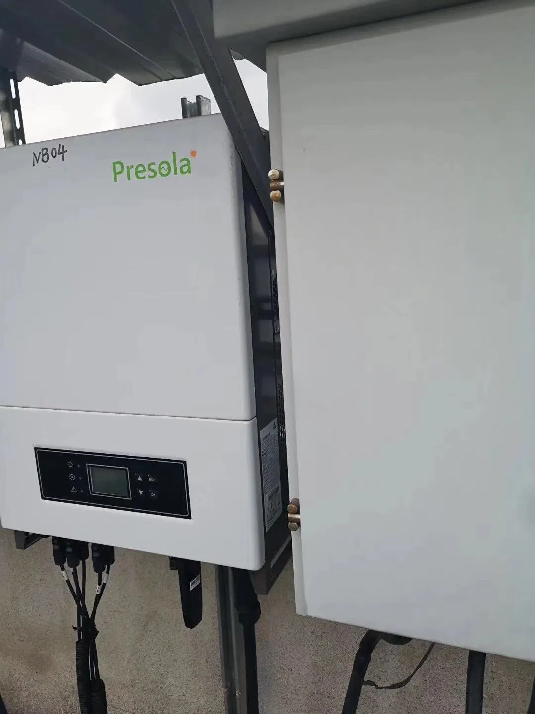 High Efficiency 4680W 4000W Solar Cells Inverter on Grid with High Quality Best Price with WiFi and DC Switch for Grid Tie Solar System Use