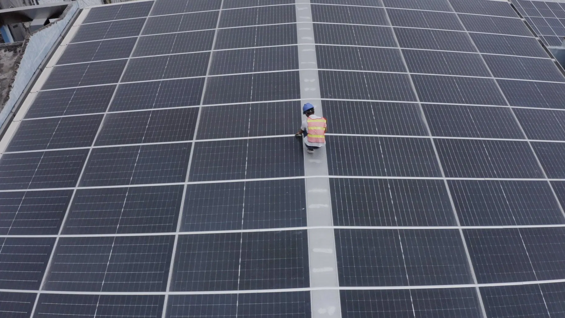 All-in-One Compact 7kw Home EV Charger with Hybrid Solar Inverter Ess