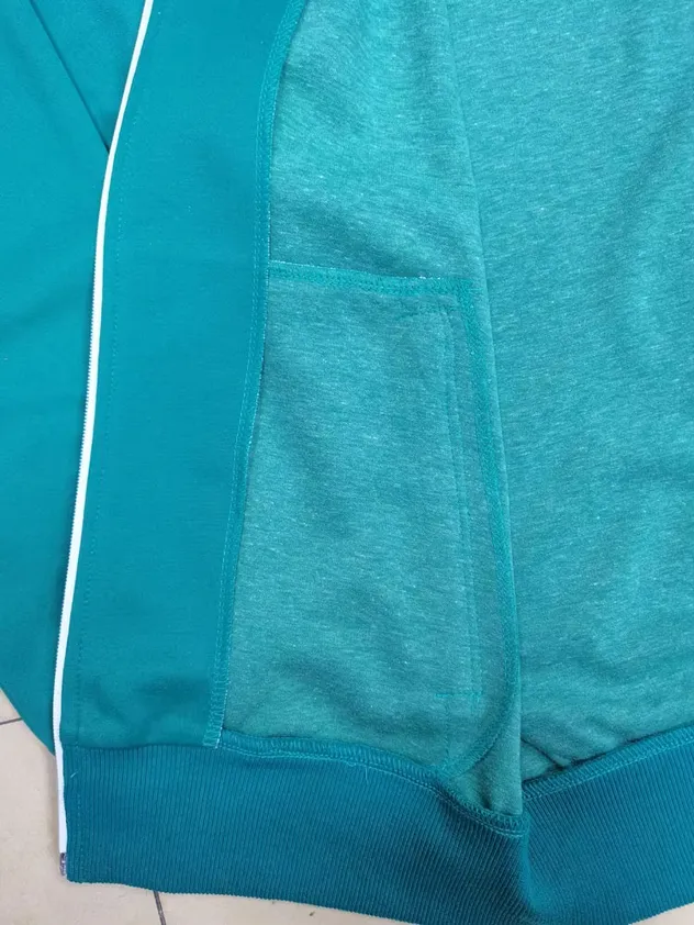جاكيت بسحاب مخصص للرجال بلون موحد ياقة قائمة جيوب أسلوب رسمي شعار أمامي