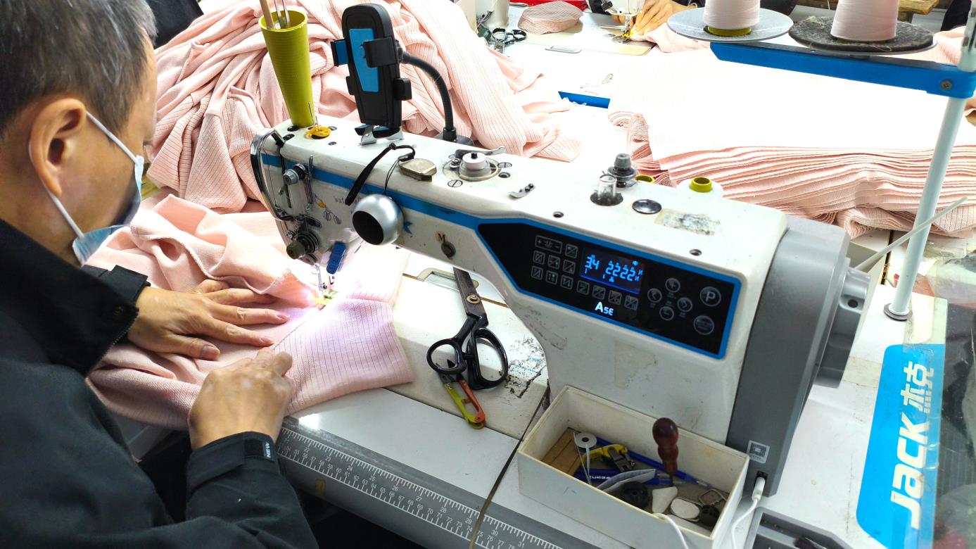 ماكينة الخياطة المسطحة للتشطيبات الأنيقة - Flat Sewing Machine