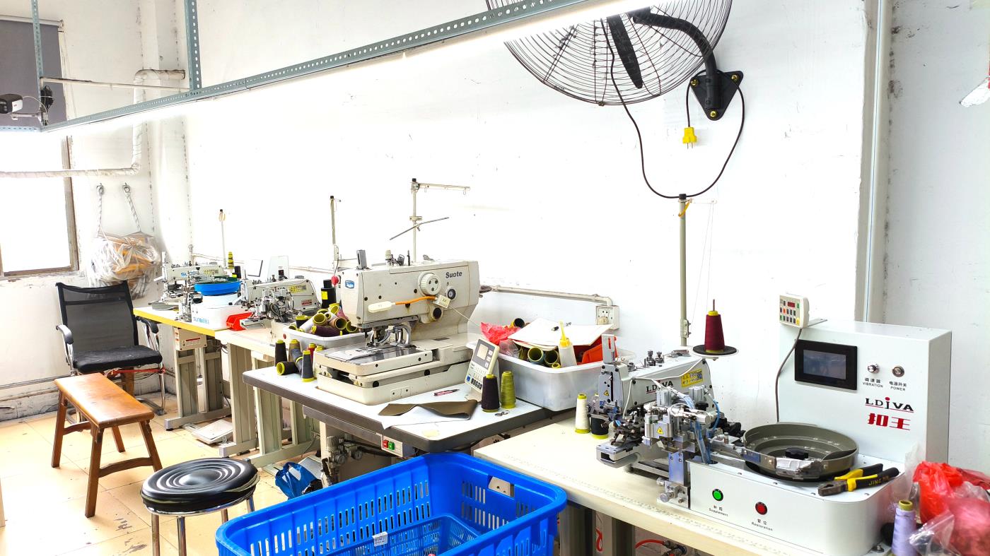ماكينة خياطة الأزرار الأوتوماتيكية - Button Sewing Machine
