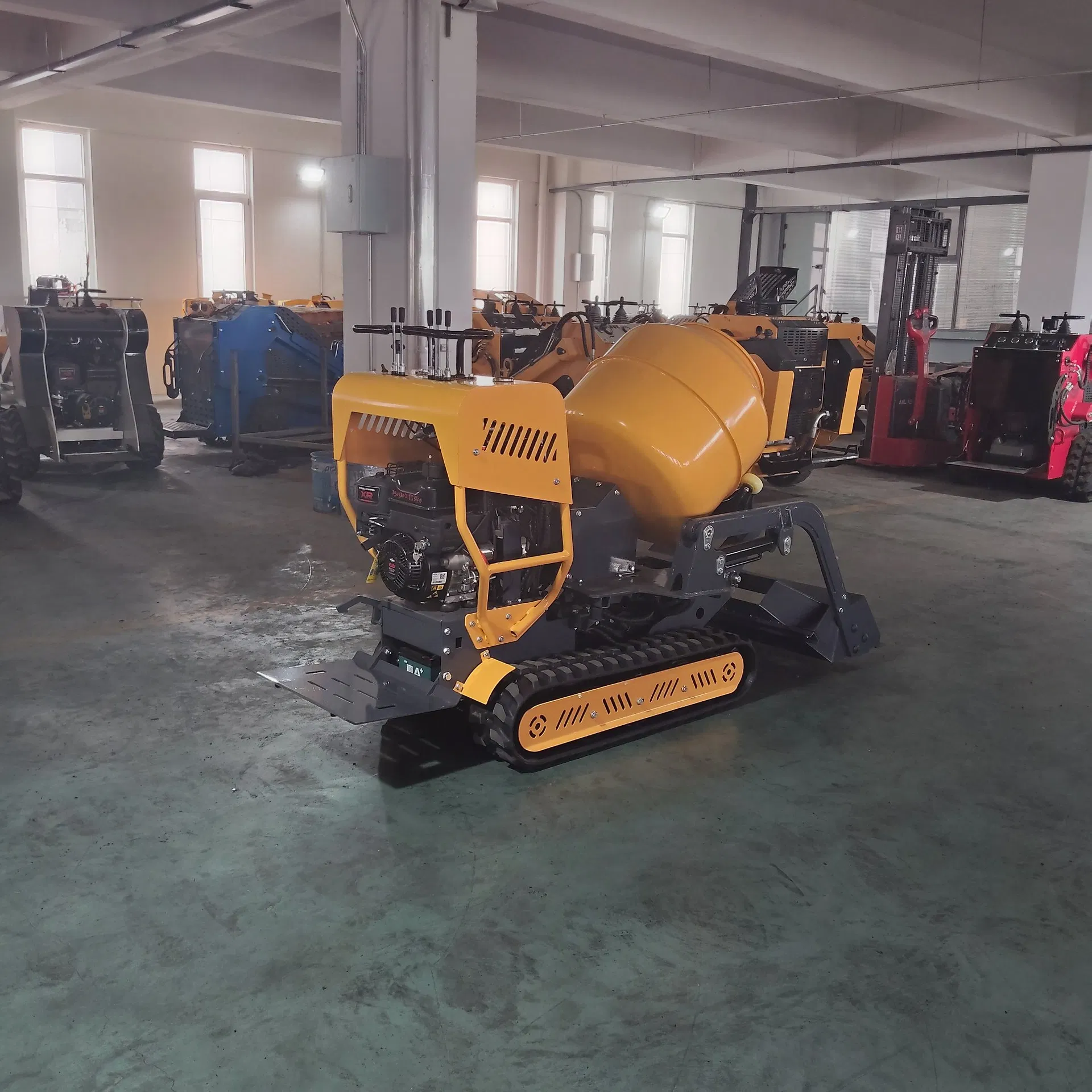 Dump Concrete Mixer Small Crawler Self-Loading Mixer Detail View 4