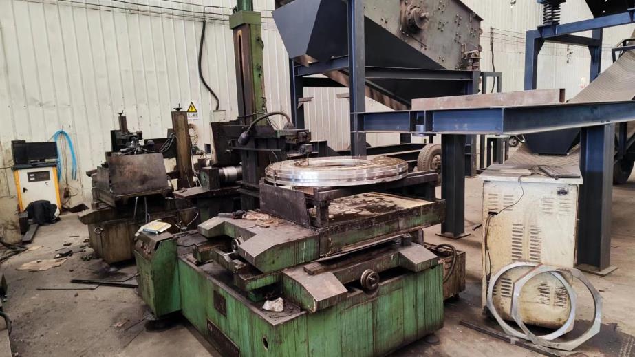 Industrial cutting machine for high-speed precision metal fabrication