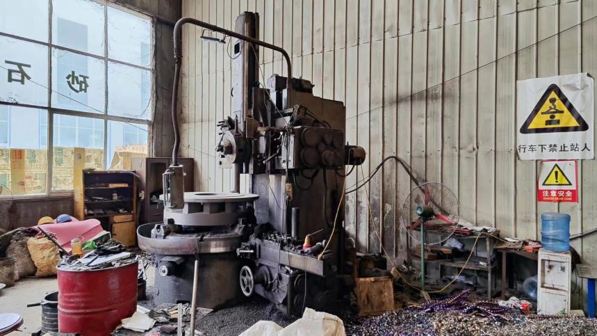 Vertical lathe machine for large-diameter component turning at SSG factory