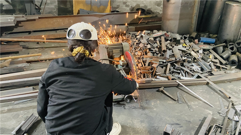 CNC precision cutting of steel plates at SSG Machinery factory