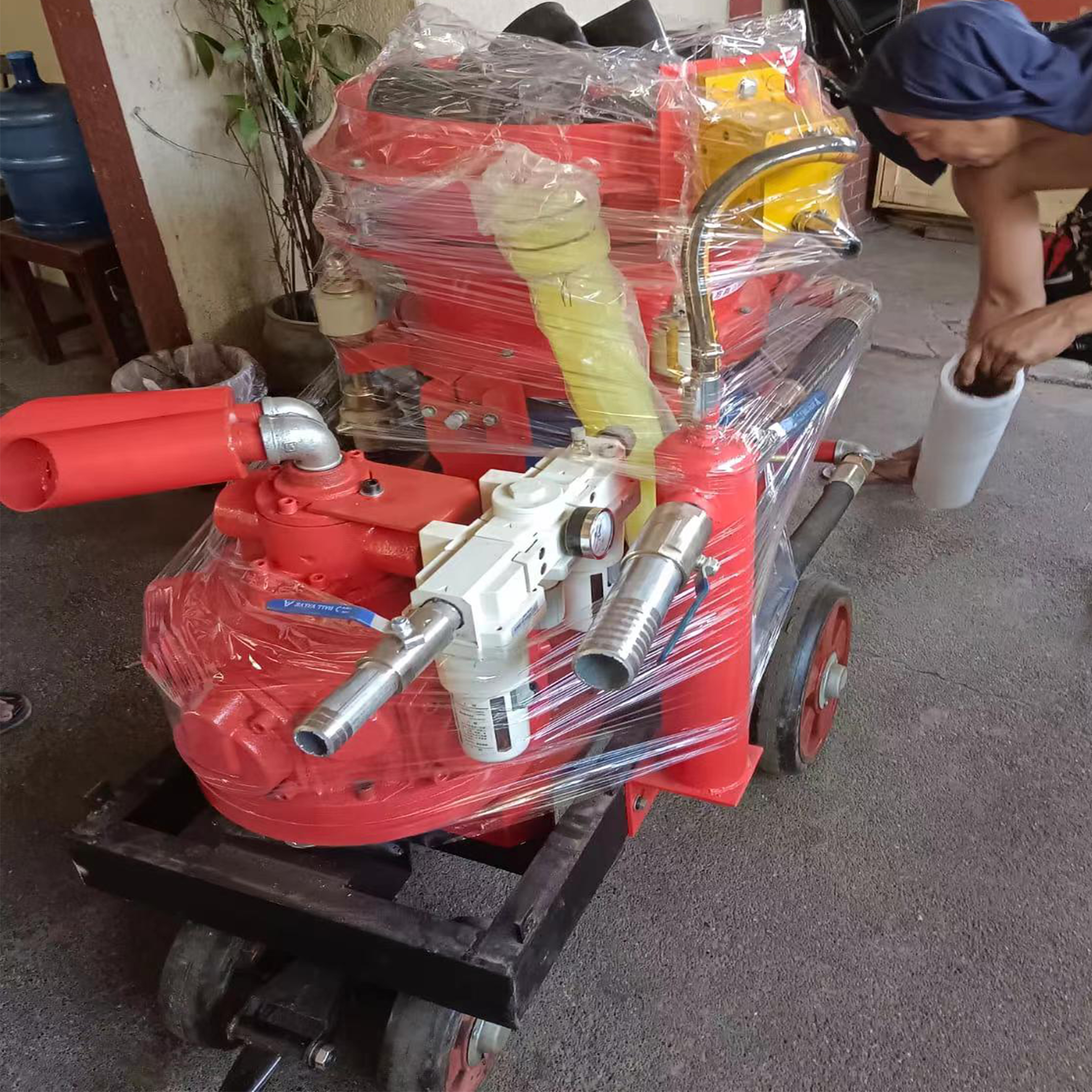 Full Pneumatic Shotcrete Machine, Suitable for Dry or Wet Shotcrete.