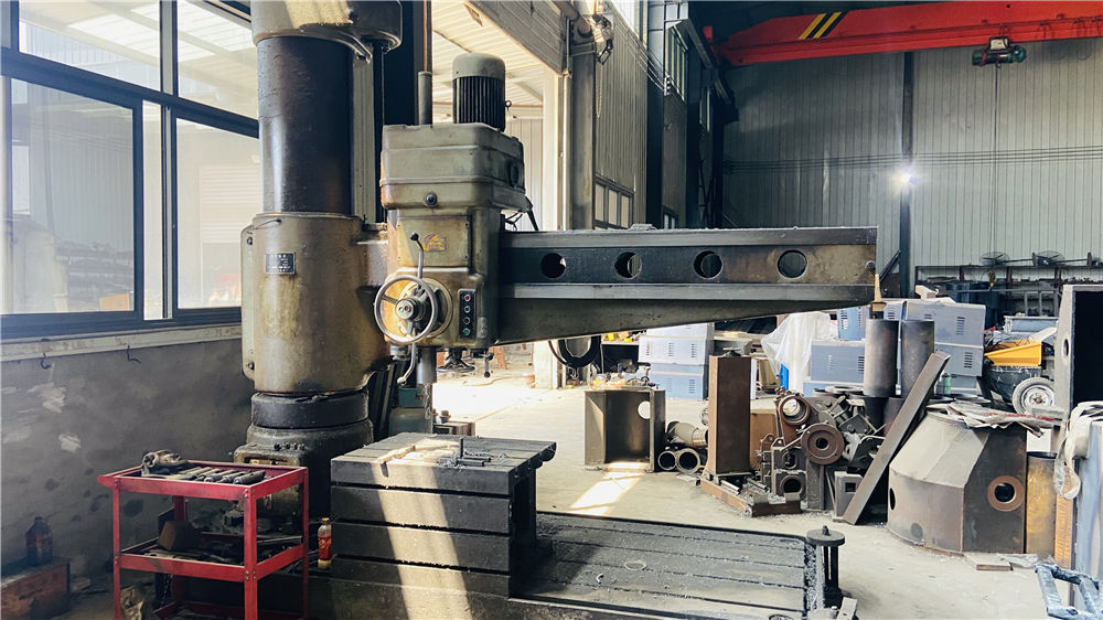 Radial drilling machine used in SSG Machinery production workshop