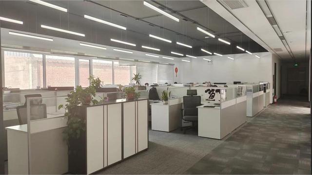 Edifício comercial modular pré-fabricado SSR Buildings — vista exterior