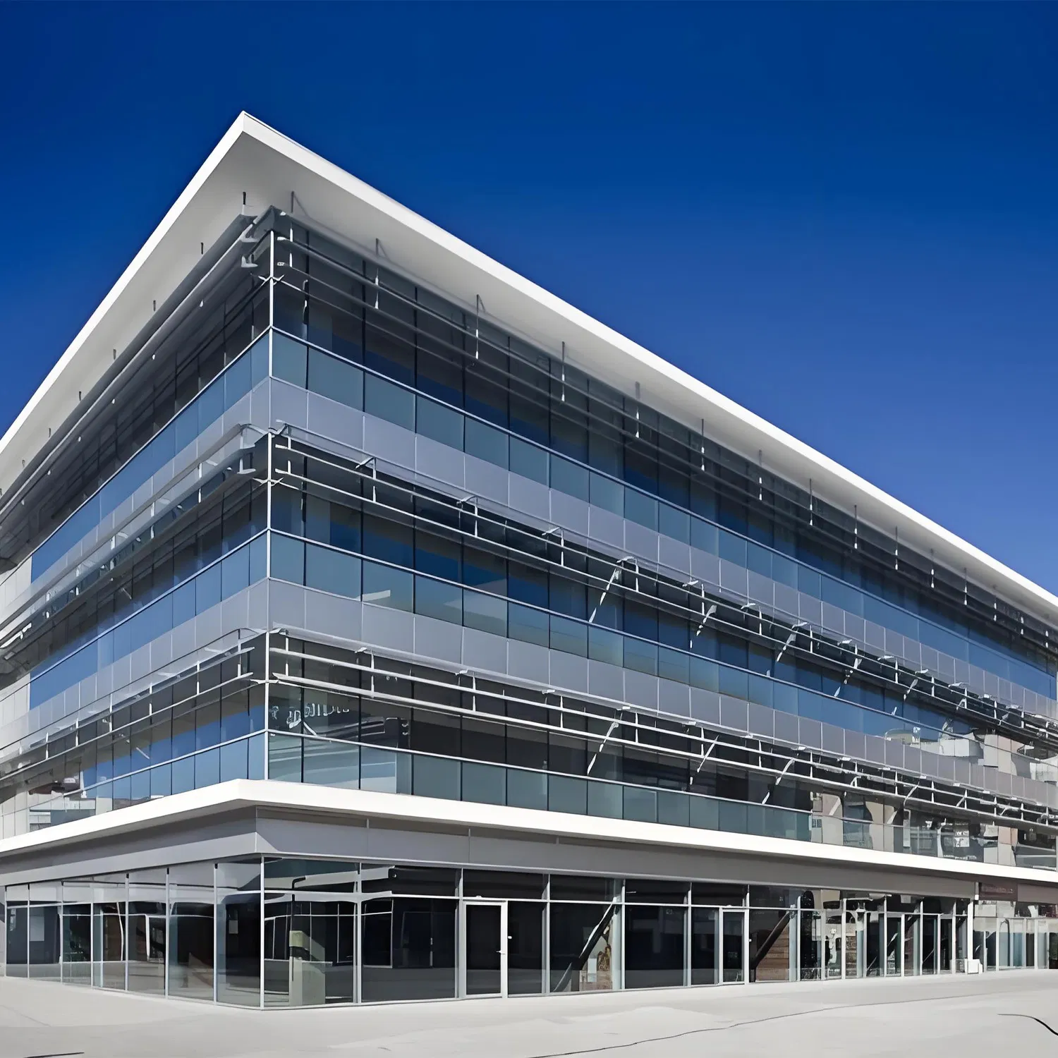 Existem vários tipos de edifícios de estrutura de aço de múltiplos andares, abrangendo edifícios residenciais de grande altura, edifícios de escritórios, complexos comerciais e industriais