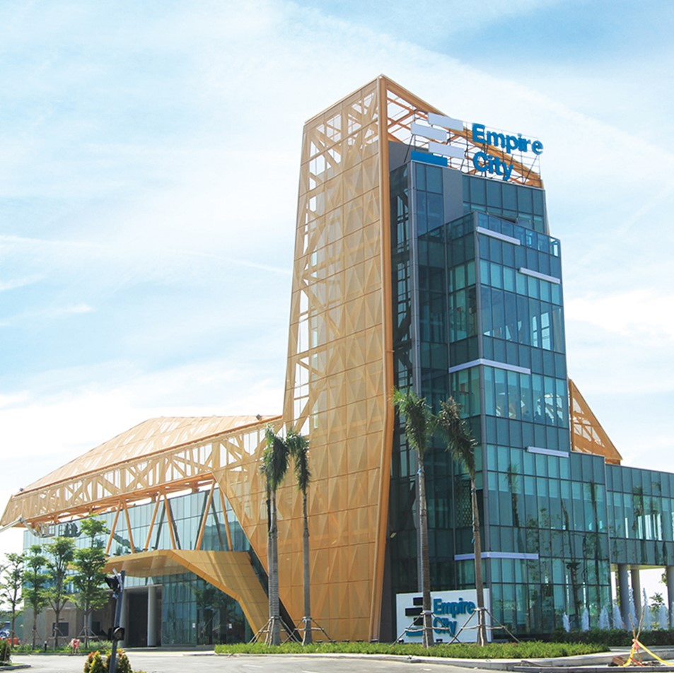 Edifício de Escritório com Estrutura de Aço Ecológica e Durabilidade Moderna