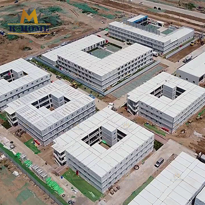Construção de Acampamento com Contêineres Portáteis