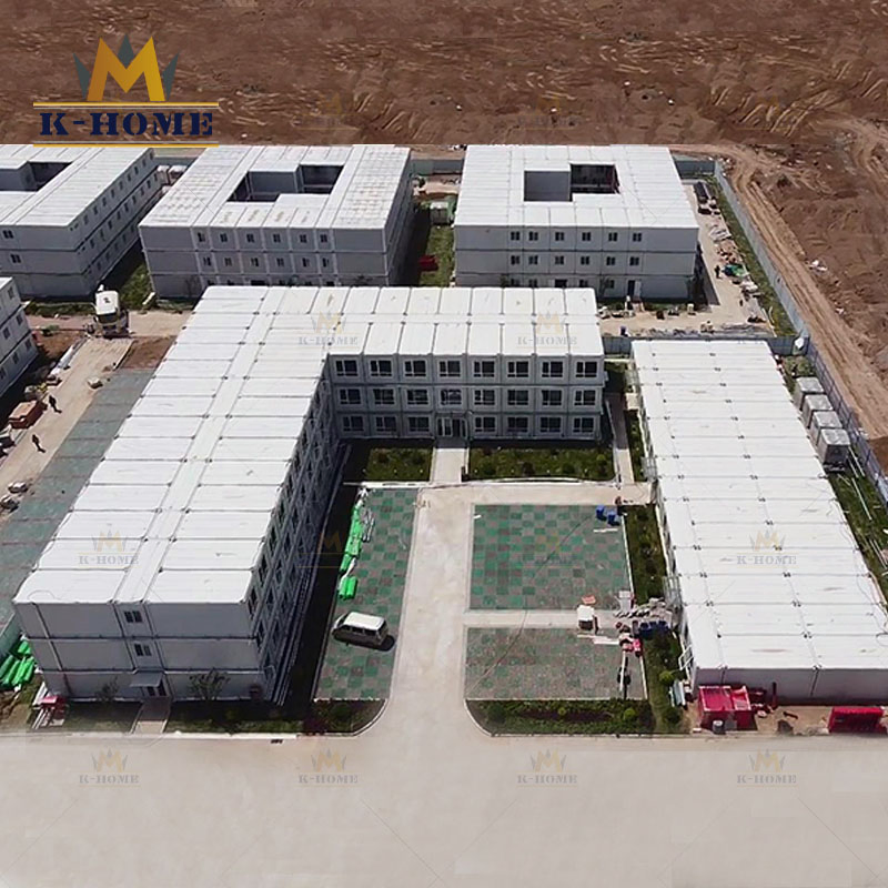 Construção de Acampamento com Contêineres Portáteis