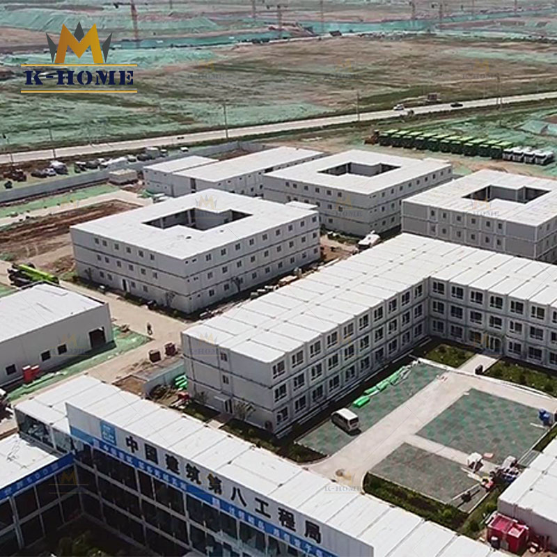 Construção de Acampamento com Contêineres Portáteis