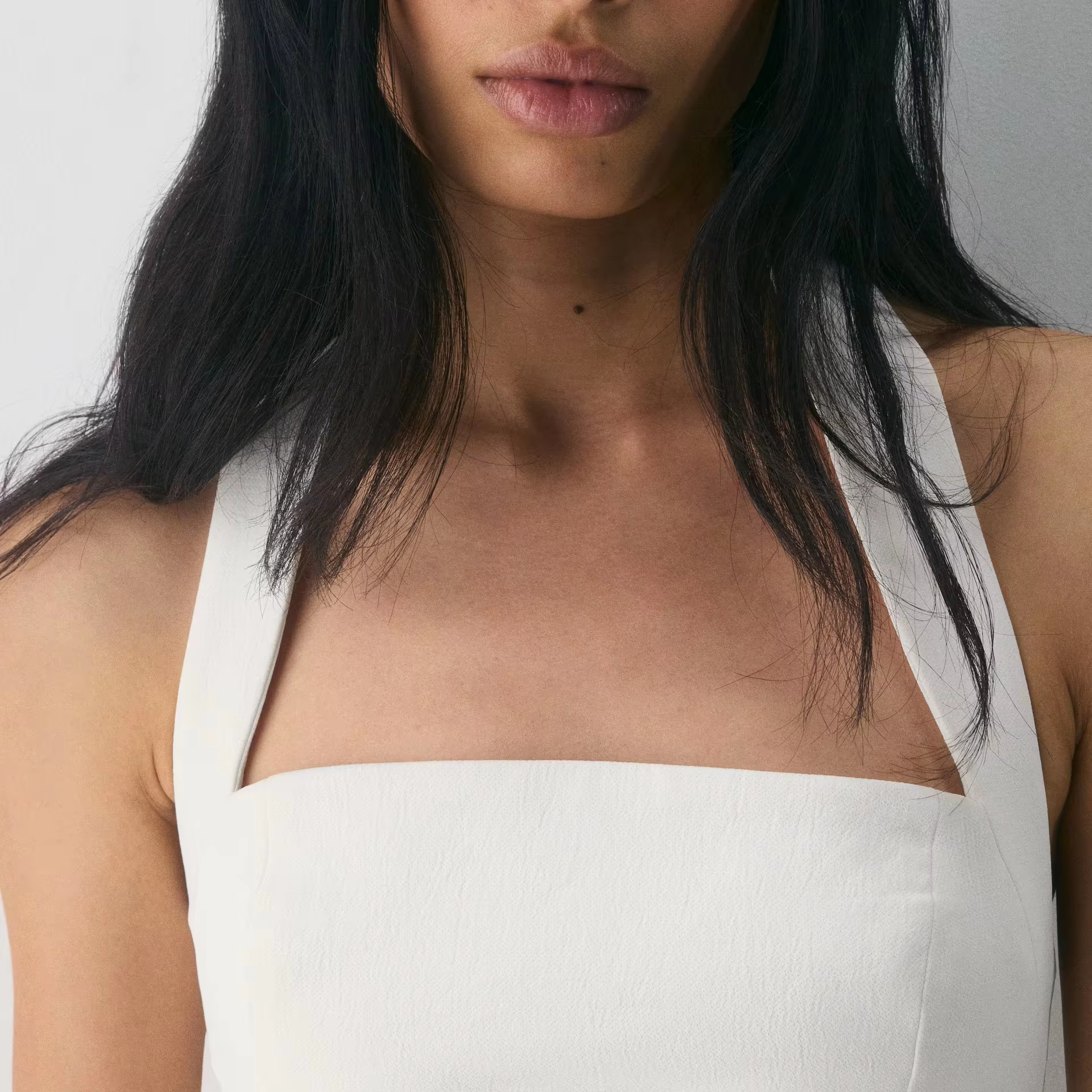 Elegant White Halter Neck Square Fitted Sleeveless Crop Top-Minimalist Formal Office &amp; Evening Wear