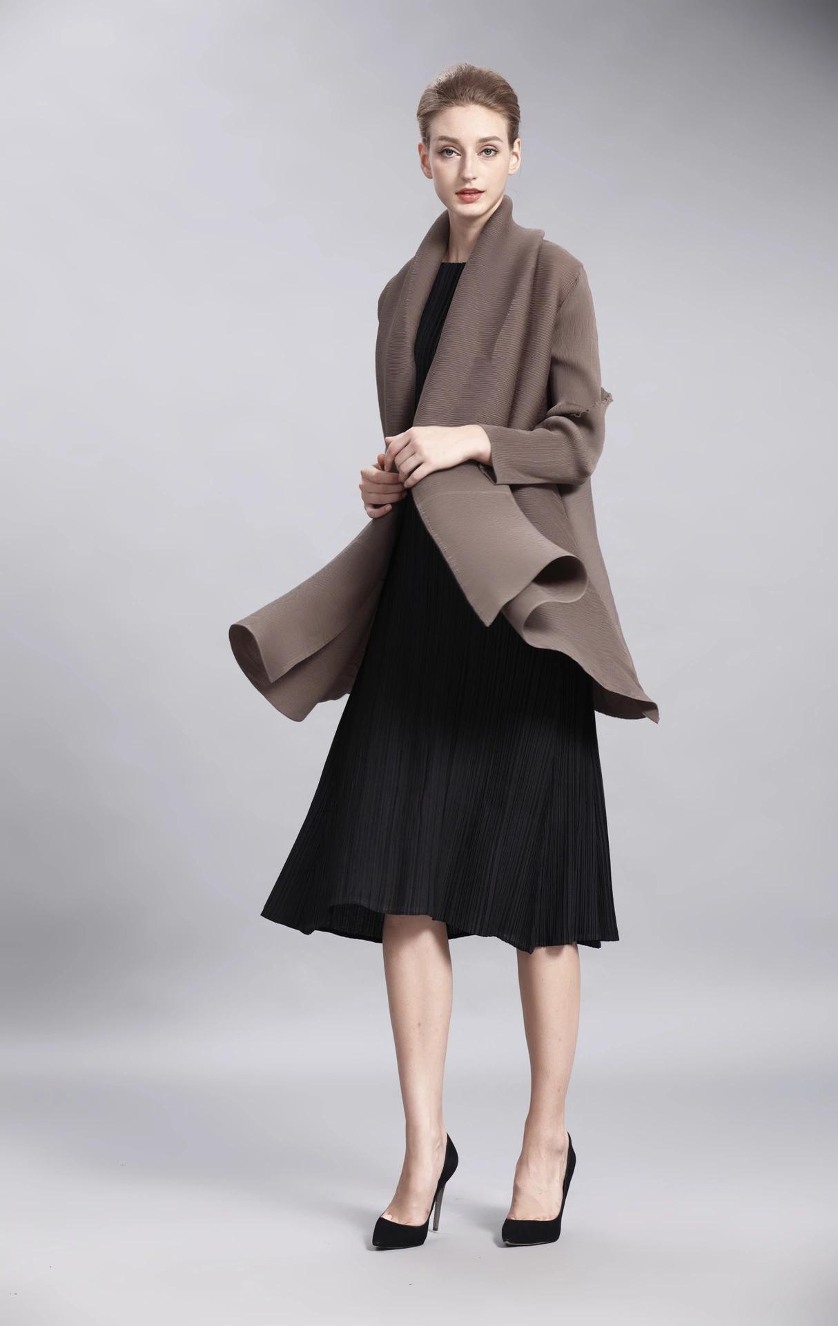 Plus Size Women's Elegant Three-dimensional Pleated Coat