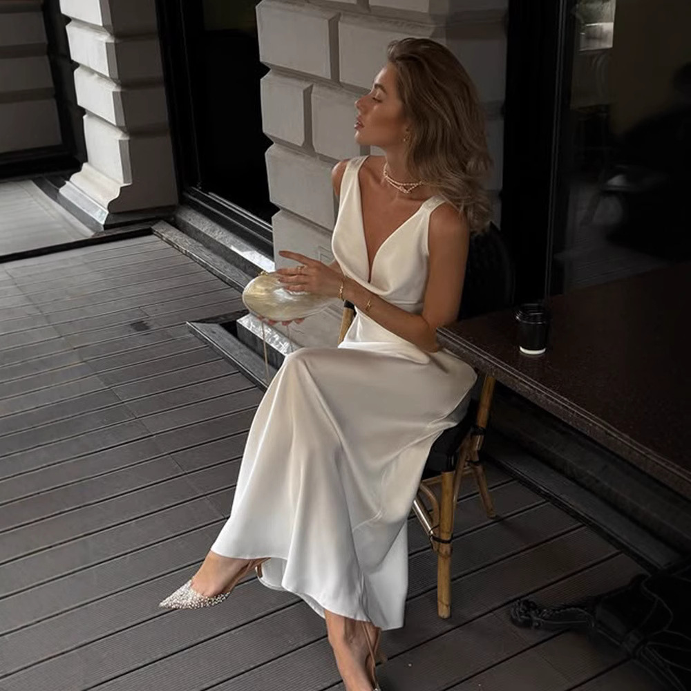 Minimalist White Satin Cowl Neck Formal Maxi Dress &amp; FTS 1688 Low MOQ Sourcing Service with Low Commission