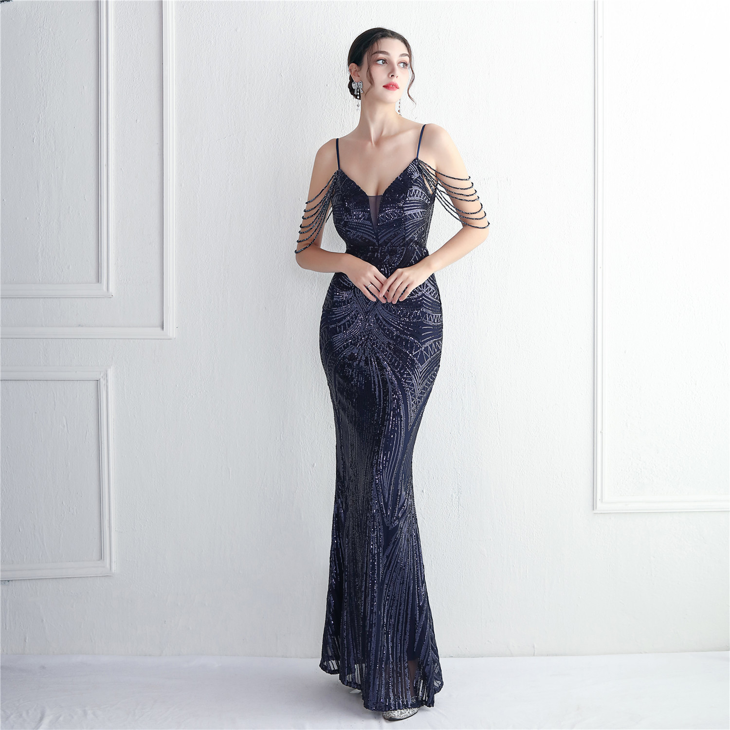 2026 Handmade Red Carpet Evening Dress for Banquet Wedding Cross Strap Hollow Splicing Beaded Chain Sequined