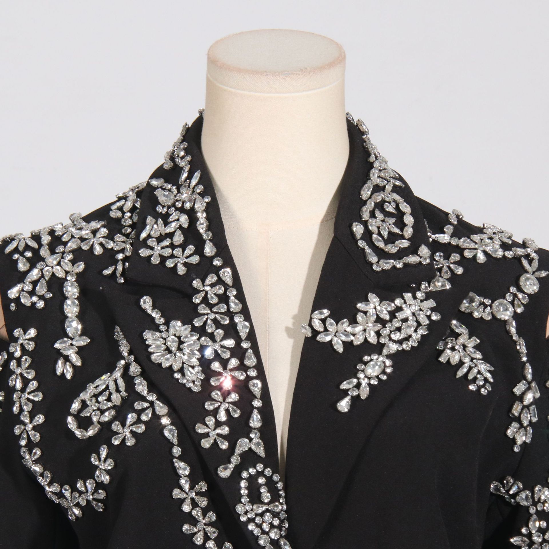 High-End Jacket Fit View 3
