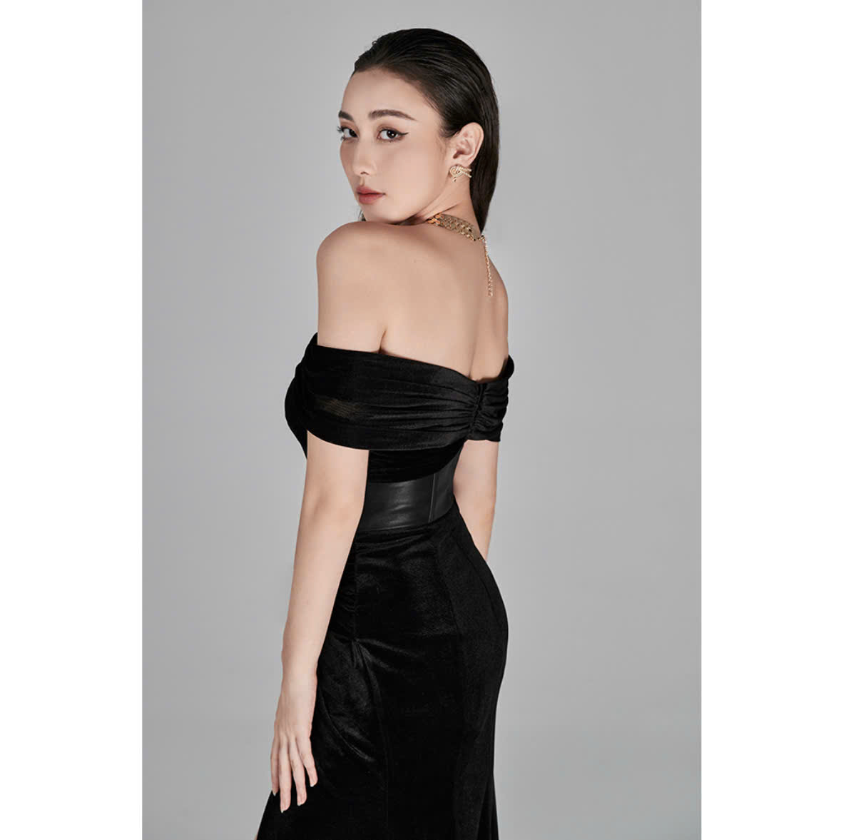Black Velvet Off Shoulder Corset Gown with High Slit Luxury Evening Dress for Party Gala Red Carpet
