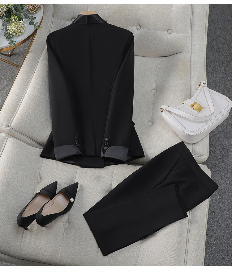 Ladies Tuxedo Pant Suit Detail 6
