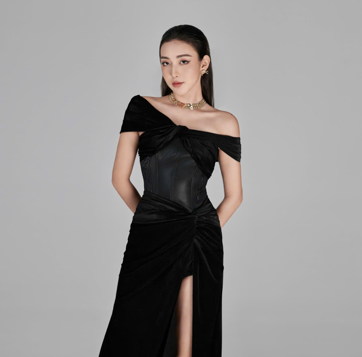 Black Velvet Off Shoulder Corset Gown with High Slit Luxury Evening Dress for Party Gala Red Carpet