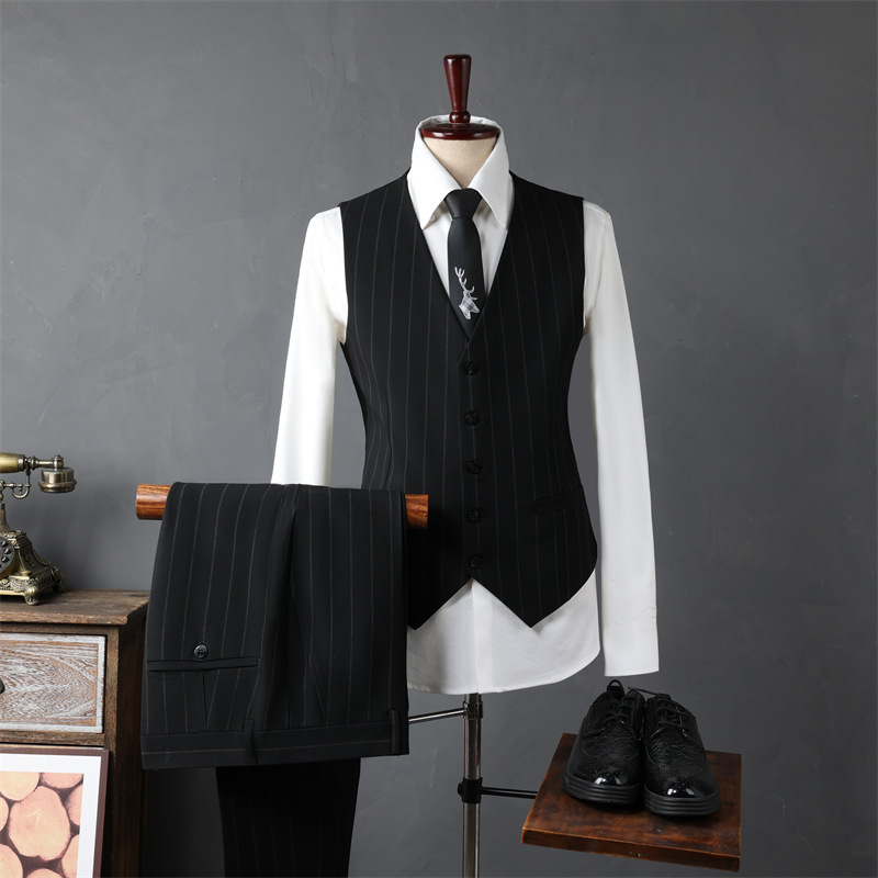 Classic Men Pinstripe Suit for Business