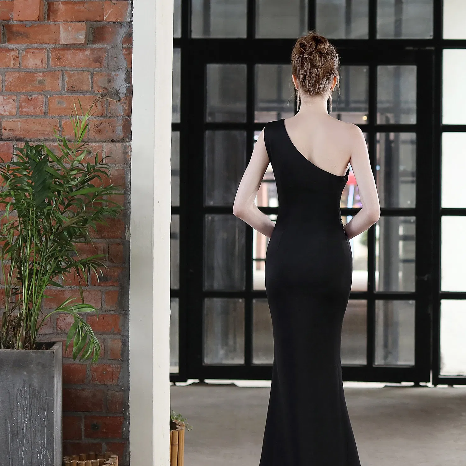 New Elegant Red Long Evening Dress by Chen Qixiong – Graceful Slim-Fit Mermaid Gown