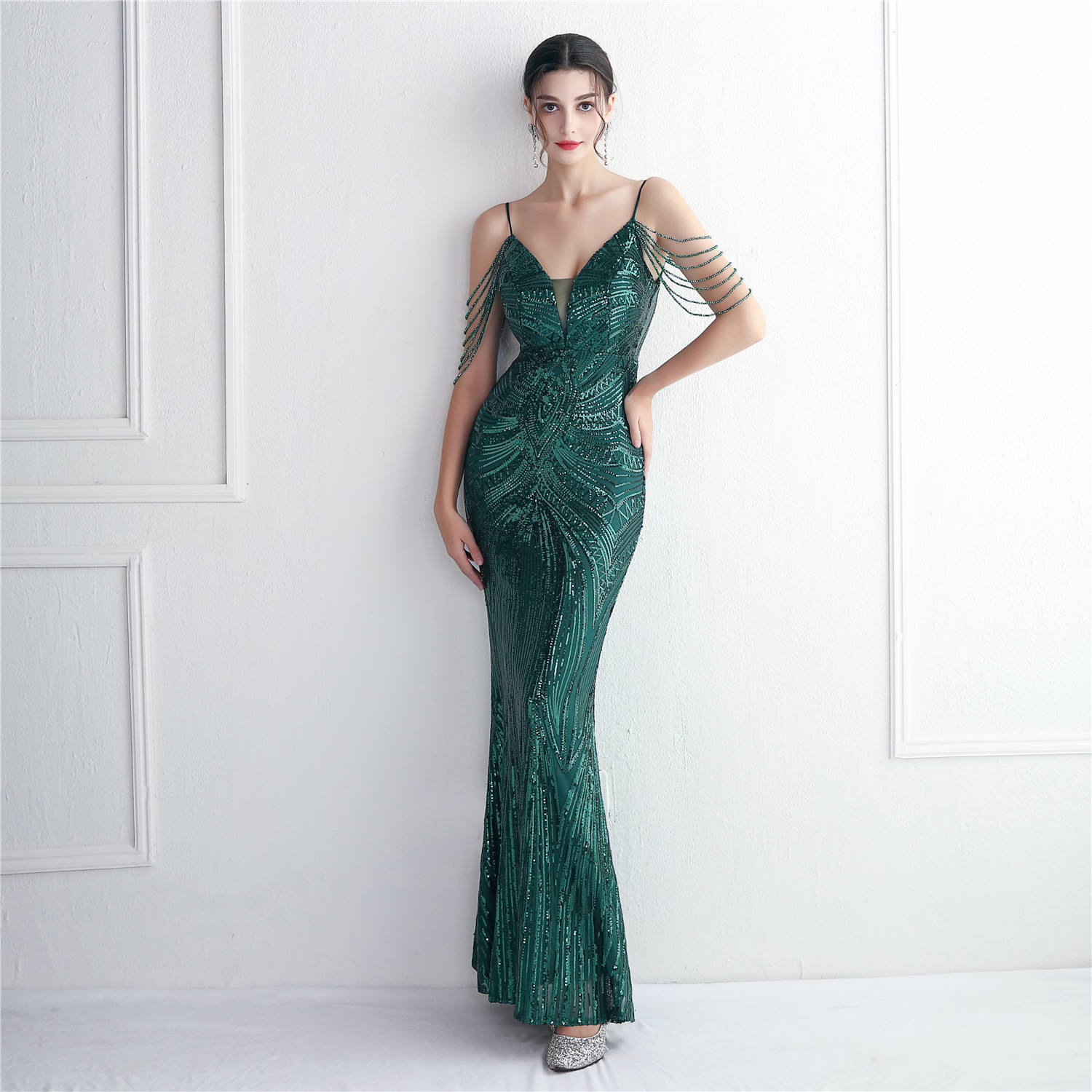 2026 Handmade Red Carpet Evening Dress for Banquet Wedding Cross Strap Hollow Splicing Beaded Chain Sequined