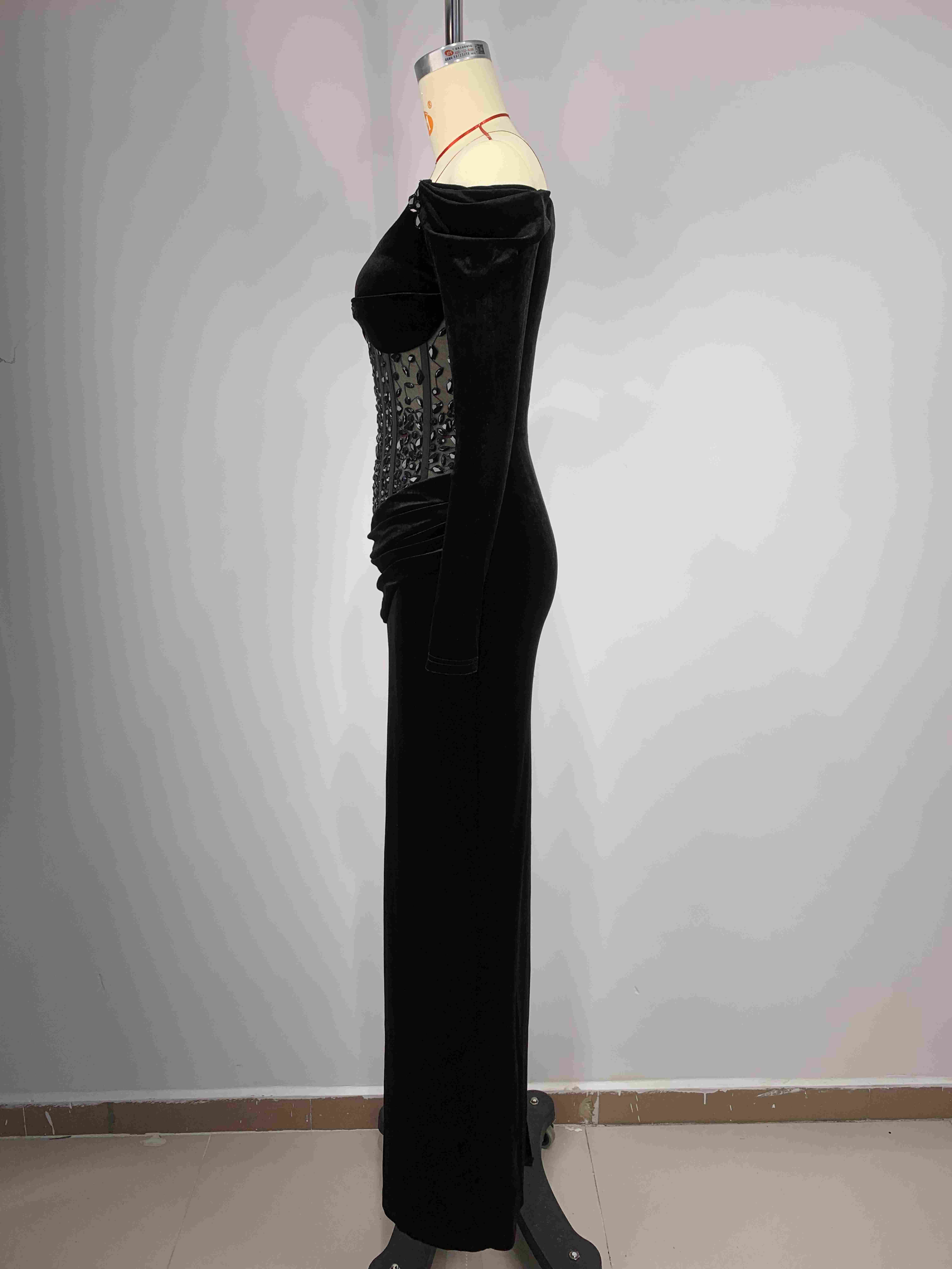 Black Velvet Off-Shoulder Long Evening Dress with Crystal Corset Detail for Prom Red Carpet Formal Wear
