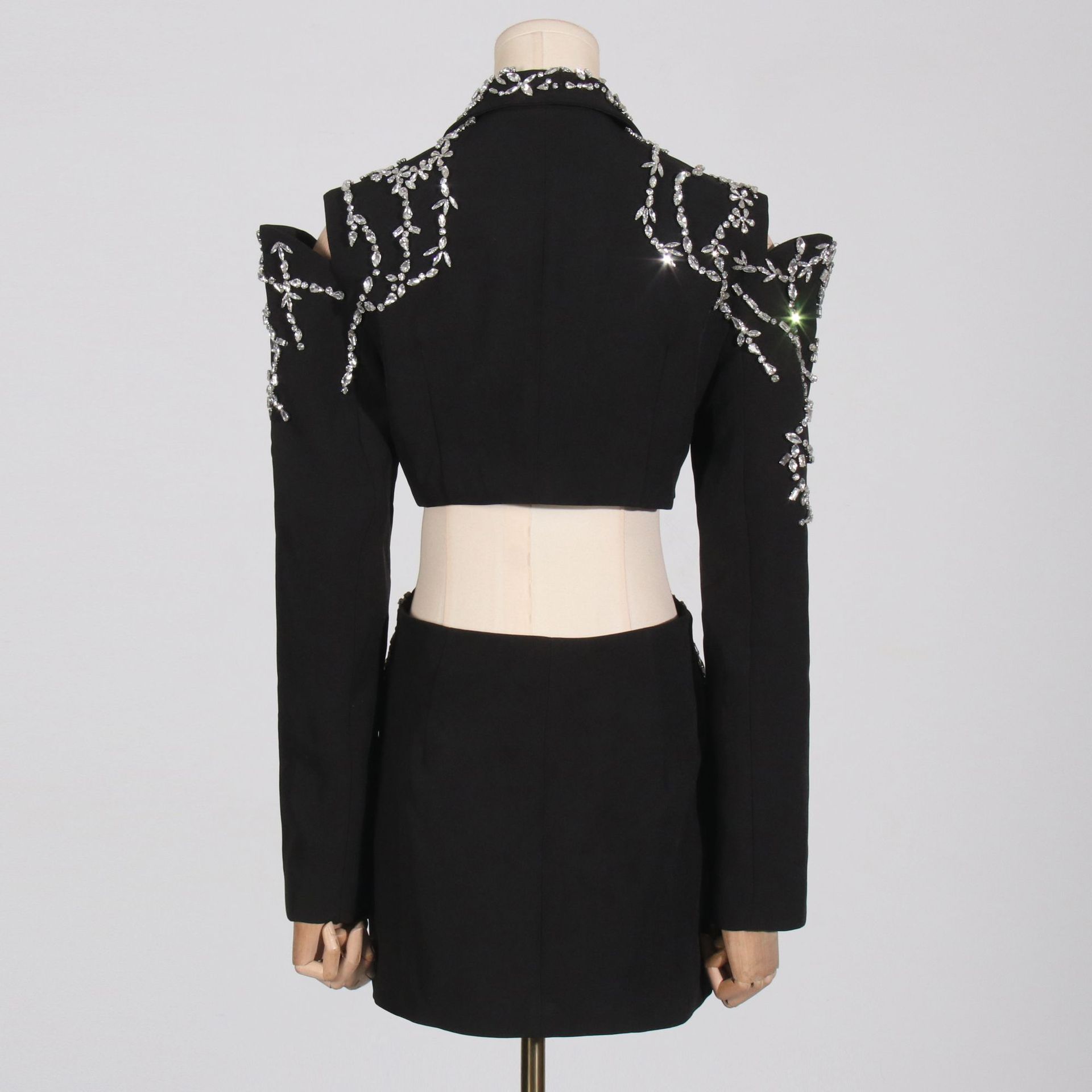 Heavy Beading Single Button Closure Suit Detail 3